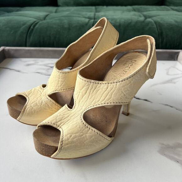 Pedro Garcia Cream Leather Cut Out Peep Toe Slingback Heels Size 38.5 - Picture 4 of 12
